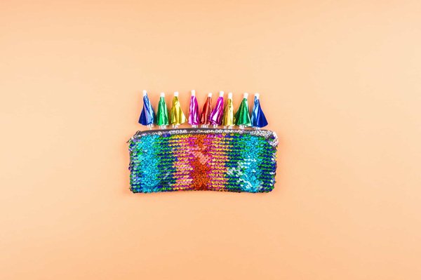 Quels types de pochettes sont les plus adaptés pour une sortie théâtre chic?