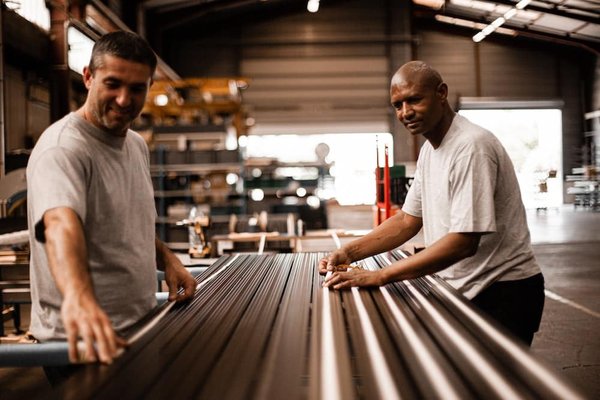 Quels détails sur un sac à dos le rendent approprié pour un usage professionnel?