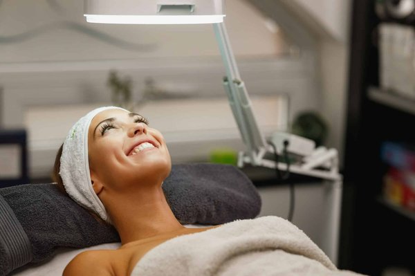 Quelle routine suivre pour revitaliser une peau terne en hiver?